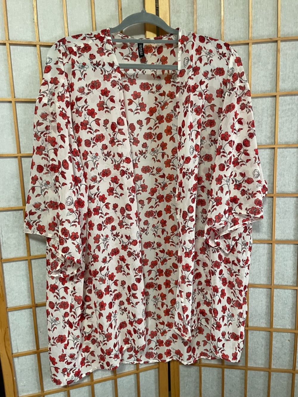 H&M White and red flower kimono